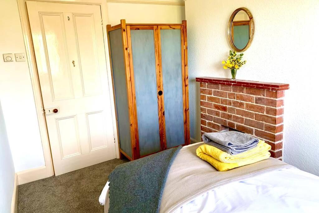 Hectors House Comfortable 4 Bed House In Mature Gardens Yelverton Exterior foto