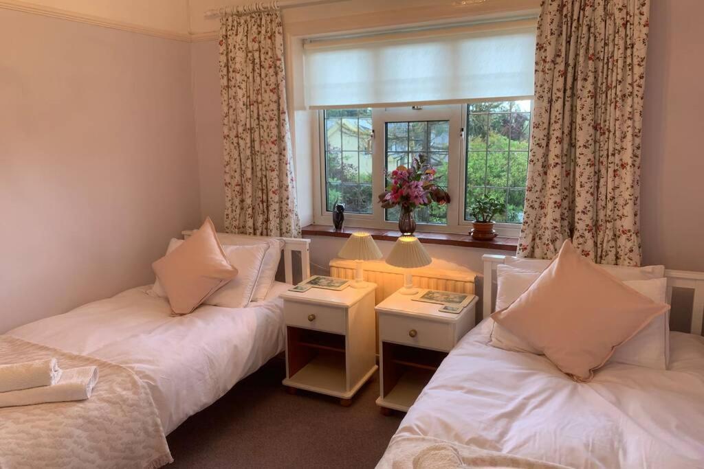 Hectors House Comfortable 4 Bed House In Mature Gardens Yelverton Exterior foto