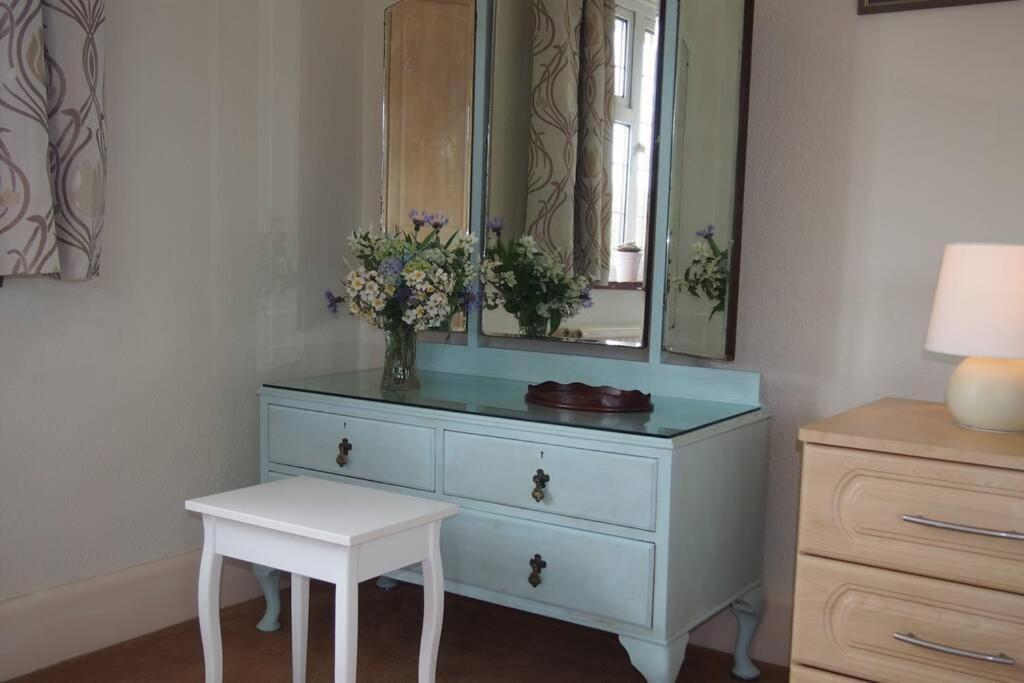 Hectors House Comfortable 4 Bed House In Mature Gardens Yelverton Exterior foto