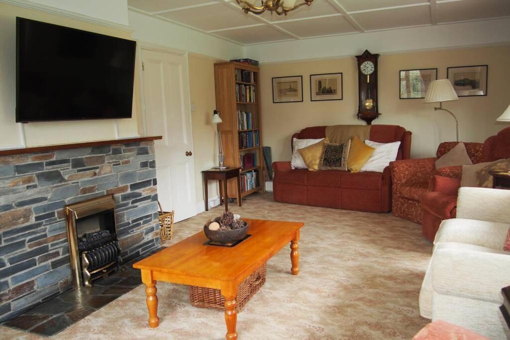 Hectors House Comfortable 4 Bed House In Mature Gardens Yelverton Exterior foto
