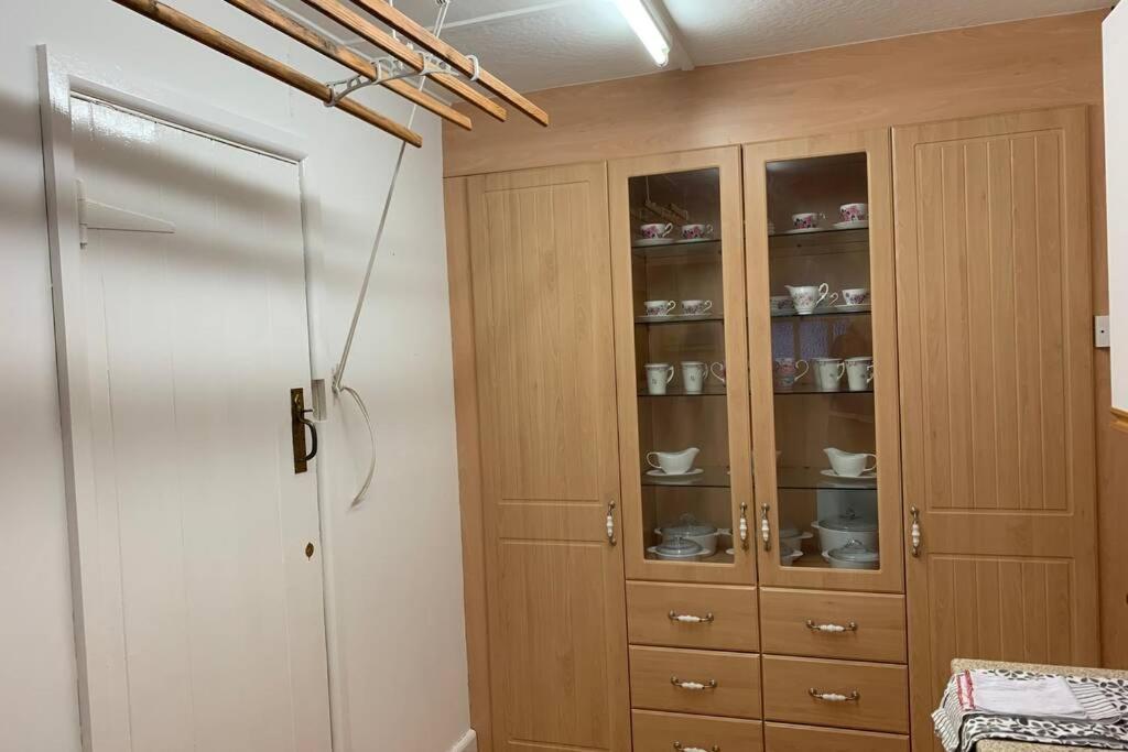 Hectors House Comfortable 4 Bed House In Mature Gardens Yelverton Exterior foto