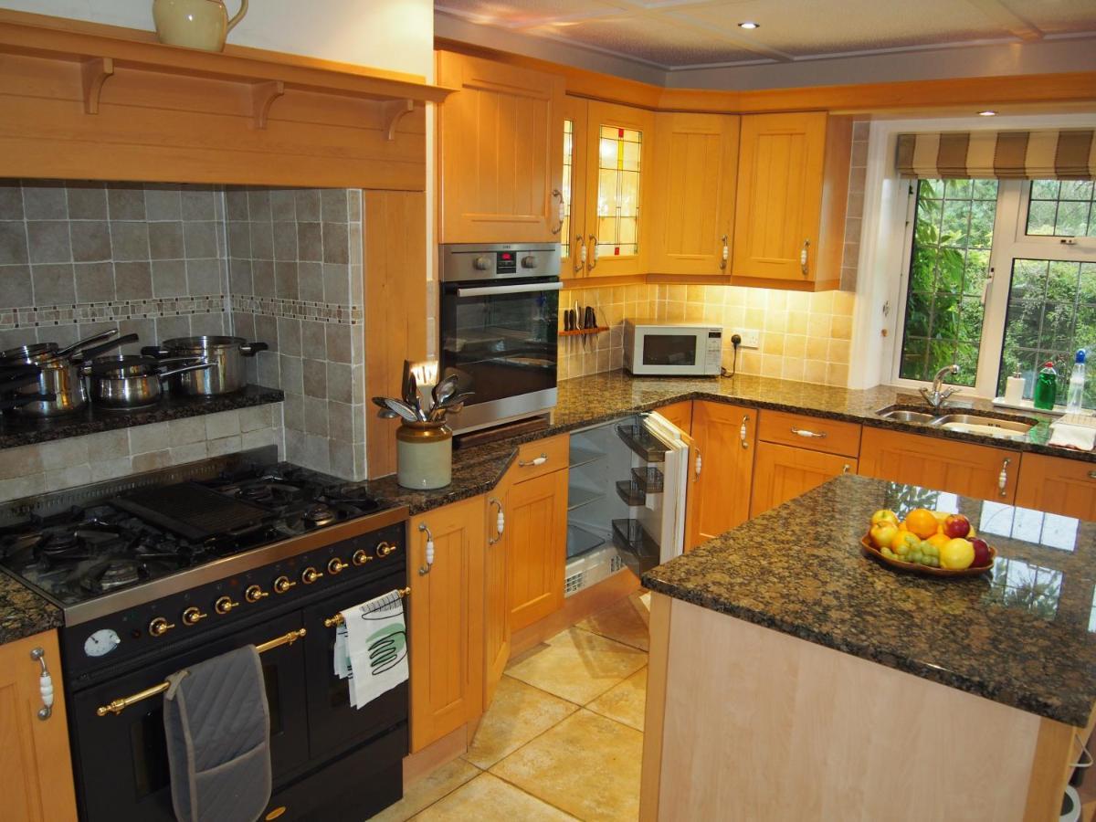 Hectors House Comfortable 4 Bed House In Mature Gardens Yelverton Exterior foto